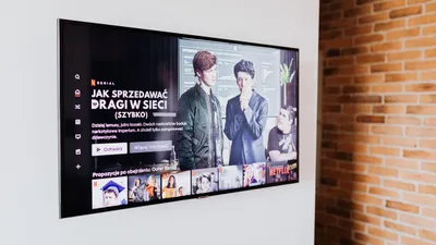 Smart TV LG webOS em sala de estar para streaming