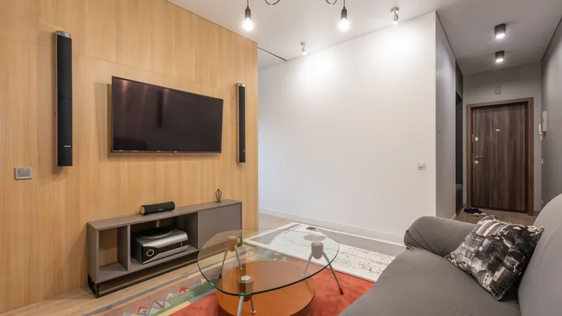 Smart TV 4K na sala exibindo streaming em Ultra HD